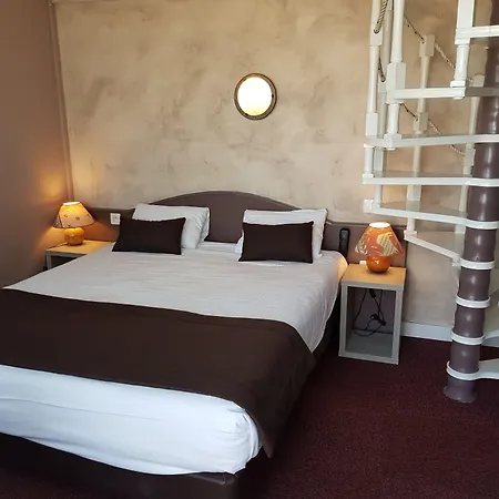 Port Hotel 3*