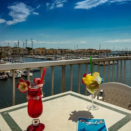 Port Hotel