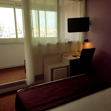 沙滩港口酒店 3* 格吕桑